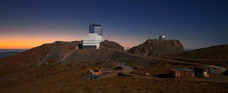 Observatorio Rubin en el crepúsculo