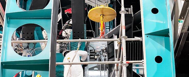 Espejo secundario del Observatorio Rubin Rubin se instala en el telescopio